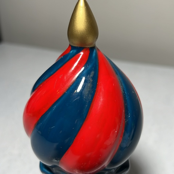 Ceramic and Hand Painted Figurine Gold Trim - Picture 4 of 6